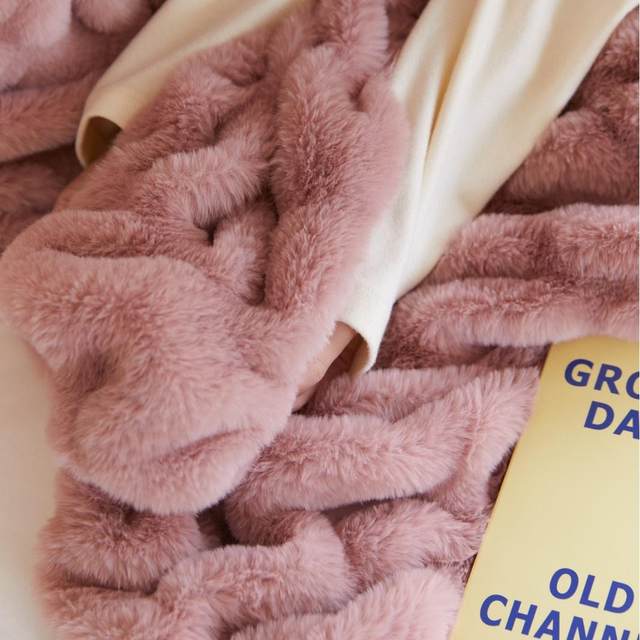 High-end imitation fur velvet blanket comfortable skin-friendly bubble rabbit blanket winter sofa blanket casual blanket light luxury bed cover blanket