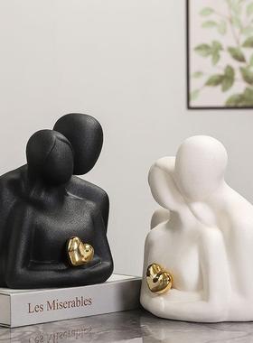 创意抽象人物摆件电视柜酒柜玄关情侣拥抱艺术装饰品轻奢结婚礼物