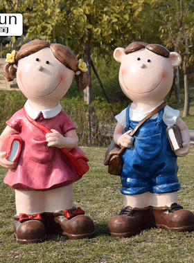 草坪卡通风读书玻璃钢学校摆件