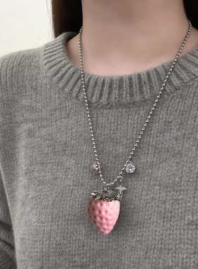 少女渐变粉色草莓吊坠项链毛衣链
