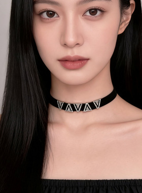 气质黑色绒布v字镶钻网红项链女