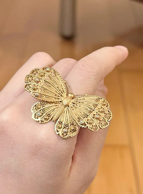 奥米迪奥CD金属蝴蝶镂空戒指珍珠
