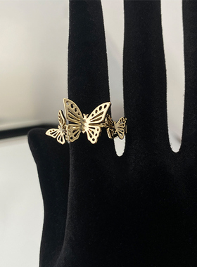 字母蝴蝶戒指奥米迪奥金属轻奢
