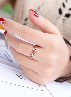 轻奢日式四叶镂空女chic钛钢戒指