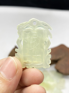 天然岫玉产地直销吊坠挂式岫岩玉