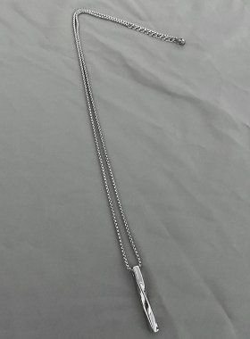 扭曲长条吊坠项链男女潮嘻哈网红简约百搭钛钢搭配衣服不掉色