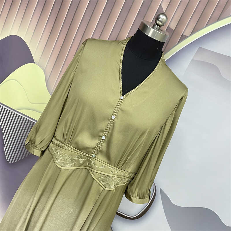 诗梦家重工刺绣渐变色收腰显瘦气质桑蚕丝连衣裙V领高级感裙1308 - 图1