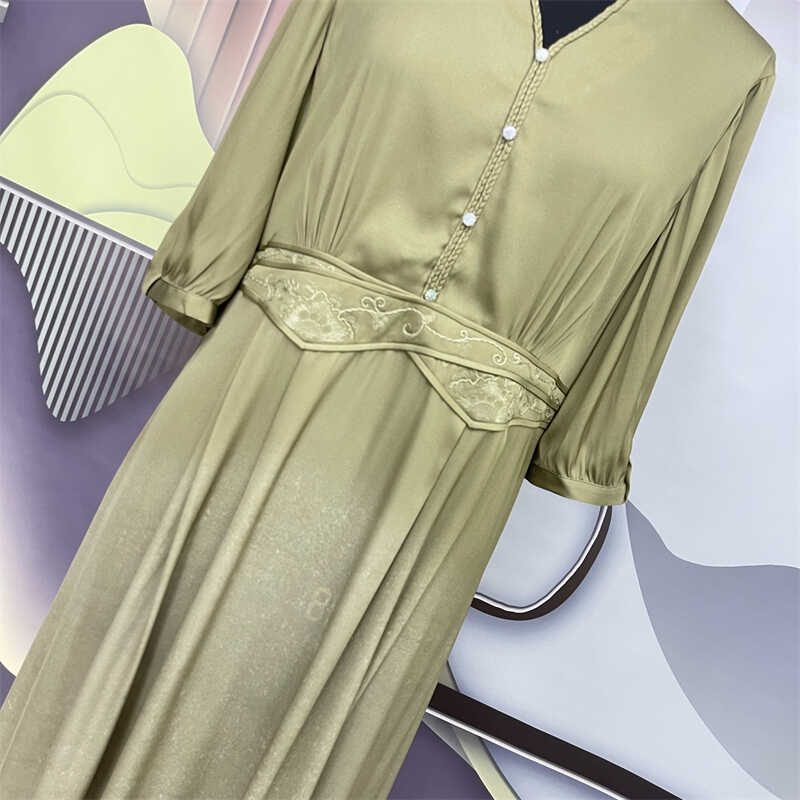 诗梦家重工刺绣渐变色收腰显瘦气质桑蚕丝连衣裙V领高级感裙1308 - 图3