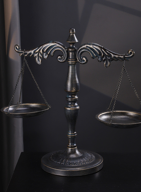 复古天平秤摆件铁艺桌面装饰品