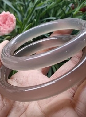 天然马料高冰种奶奶浅灰玉髓圆条手镯 10mm粗圆条优雅灰玛瑙手镯