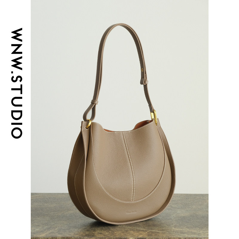 女头层牛皮小众轻奢2021潮真皮包包 唯女王马鞍包