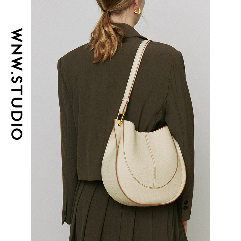 女头层牛皮小众轻奢2021潮真皮包包 唯女王马鞍包