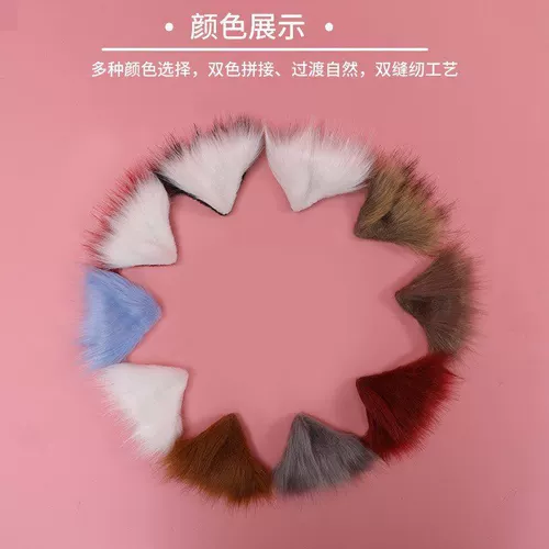 Чистая красная рука -приготовленная плюшевая осенняя и зимняя кошачьи уши