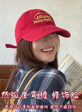 红色刺绣棒球帽上镜难道不好看？