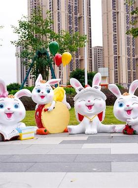 户外大型卡通兔子雕塑玻璃钢拍照打卡摆件美陈幼儿园商场小品装饰