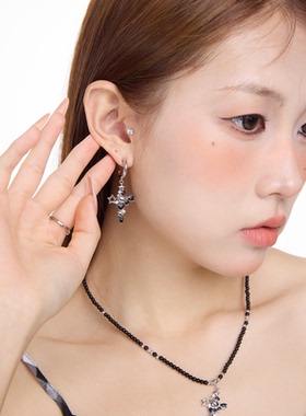 纽扣小熊黑色十字架项链