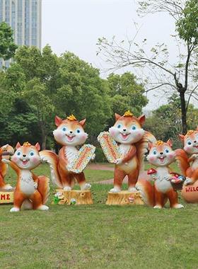 户外卡通松鼠雕塑园林景观幼儿园草坪装饰小品玻璃钢公园动物摆件