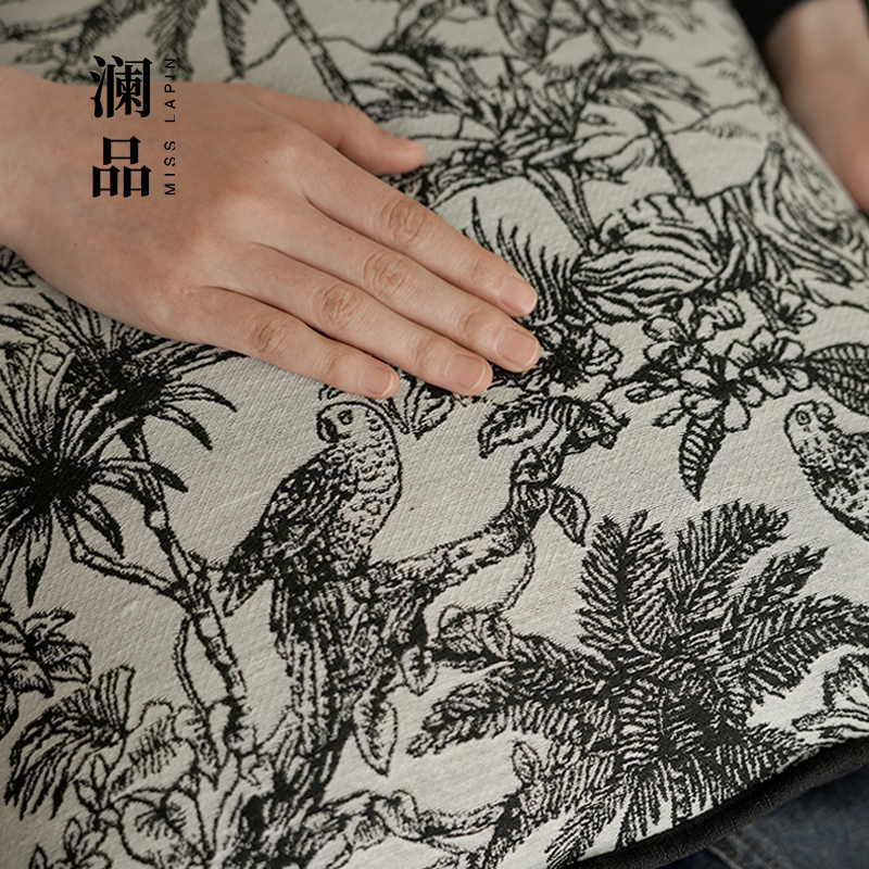 澜品『林栖』法式中古花鸟黑白抱枕客厅复古靠枕酒店靠垫沙发腰枕 - 图0