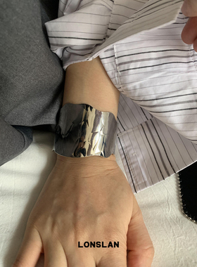 不规则暗纹金属银色手镯