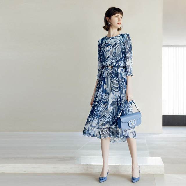 Yanyu round neck three-quarter sleeve dress autumn women's 2024 new printed pleated skirt fashionable temperament skirt