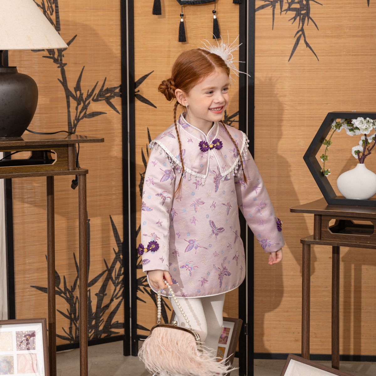 女童25冬季新欢蝴蝶刺绣披肩领盘扣中国风紫色加绒长袖旗袍年款 - 图0