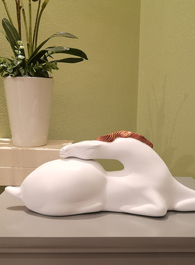 简约现代意境白色卧马电视柜玄关摆件样板房售楼处软装饰品摆设