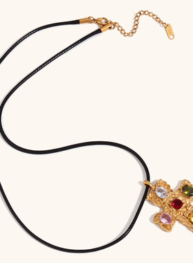 欧美跨境热卖时尚轻奢不锈钢镀18K金五彩捶打纹十字架黑绳项链女