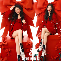 Shadow building new Christmas theme New Year red pregnant women take pictures of costumes cute and lazy wind at home to film clothes