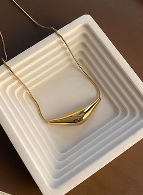 新款个性嘻哈小众百搭设计师款锁骨金色项链女潮酷辣妹饰品高级感