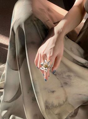 轻奢时髦撞色郁金香戒指女夸张小众设计感时尚精致指环白色食指戒