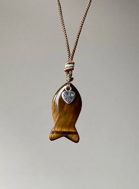 美拉德色系小鱼吊坠长款项链女款复古轻奢小众高级感毛衣链配饰