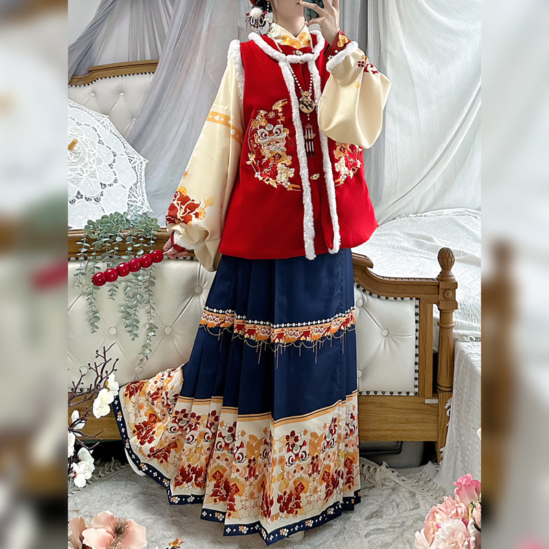 云熏阁原创小福龙汉服女明制圆领刺绣比甲马面裙拜年服加绒冬套装