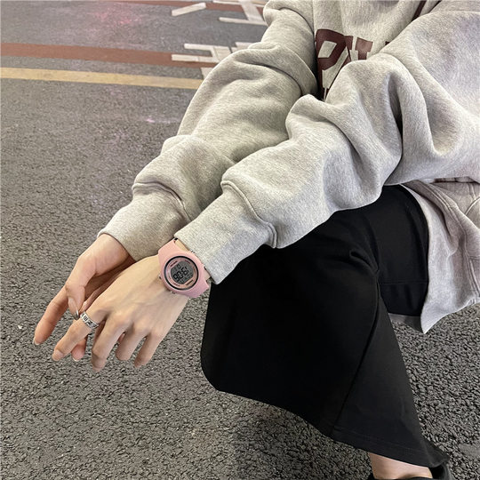 Einfache, mädchenhafte Sport-Multifunktions-Digitaluhr im College-Stil