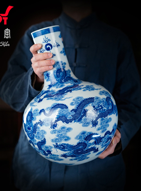 手绘柴窑青花龙纹天球瓶