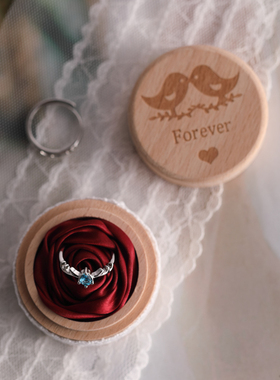 森林系结婚对戒指木头托