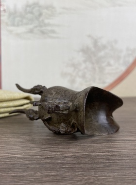 做旧三足爵杯摆件 复古文玩璃龙杯家居办公室装饰收藏老包浆摆设