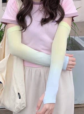 A pair of gradient and colorful summer ice sunscreen sleeves