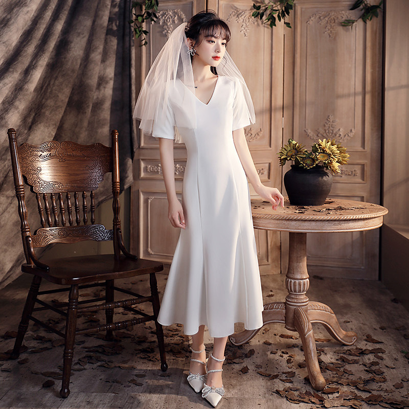 领证小白裙登记缎面修身 美蓓可连衣裙