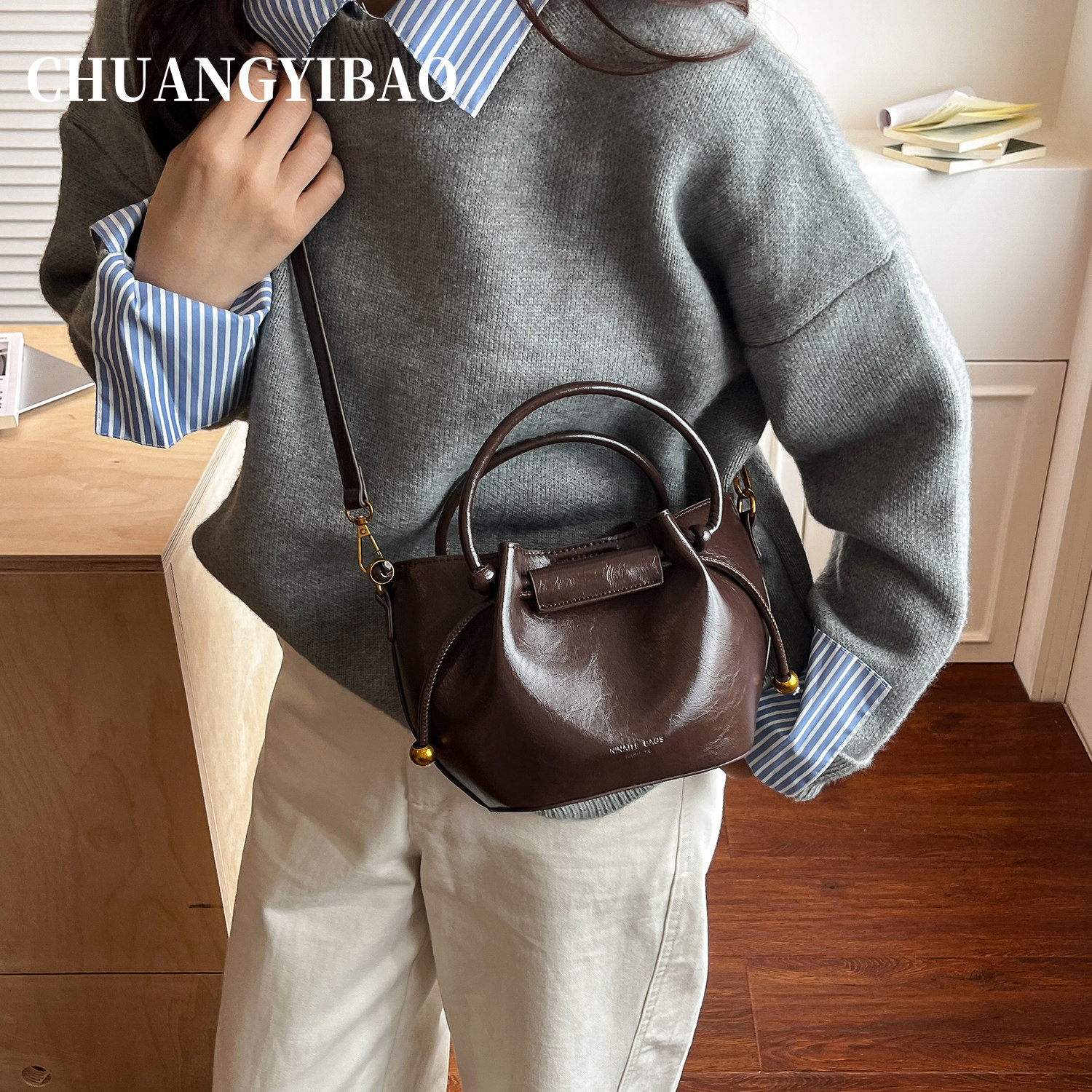 咖色超火手提水桶包包女2025新款秋冬轻奢小众高级感通勤斜挎小包,淘宝优惠券,粉丝福利购,淘宝优惠卷