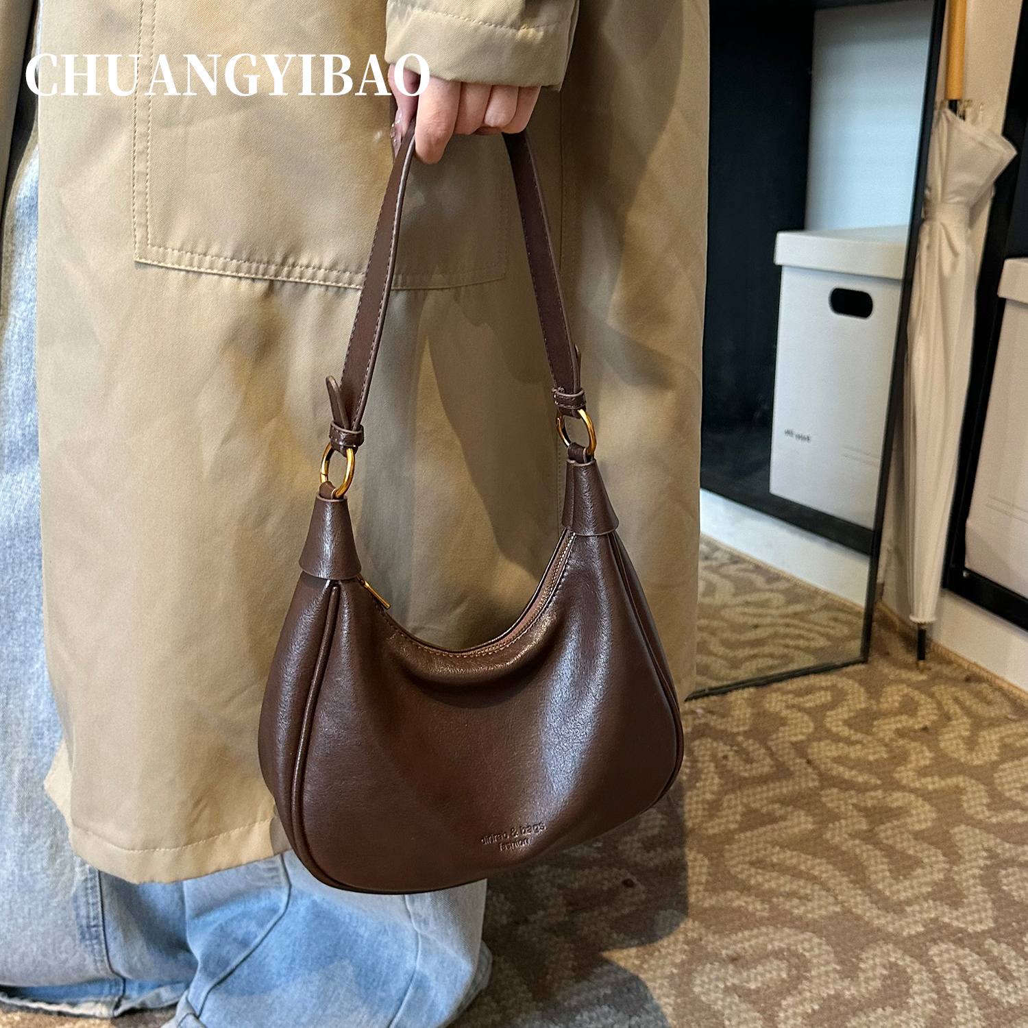 红色超火腋下包包女式2025新款秋冬轻奢小众高级感通勤斜挎饺子包 - 图3