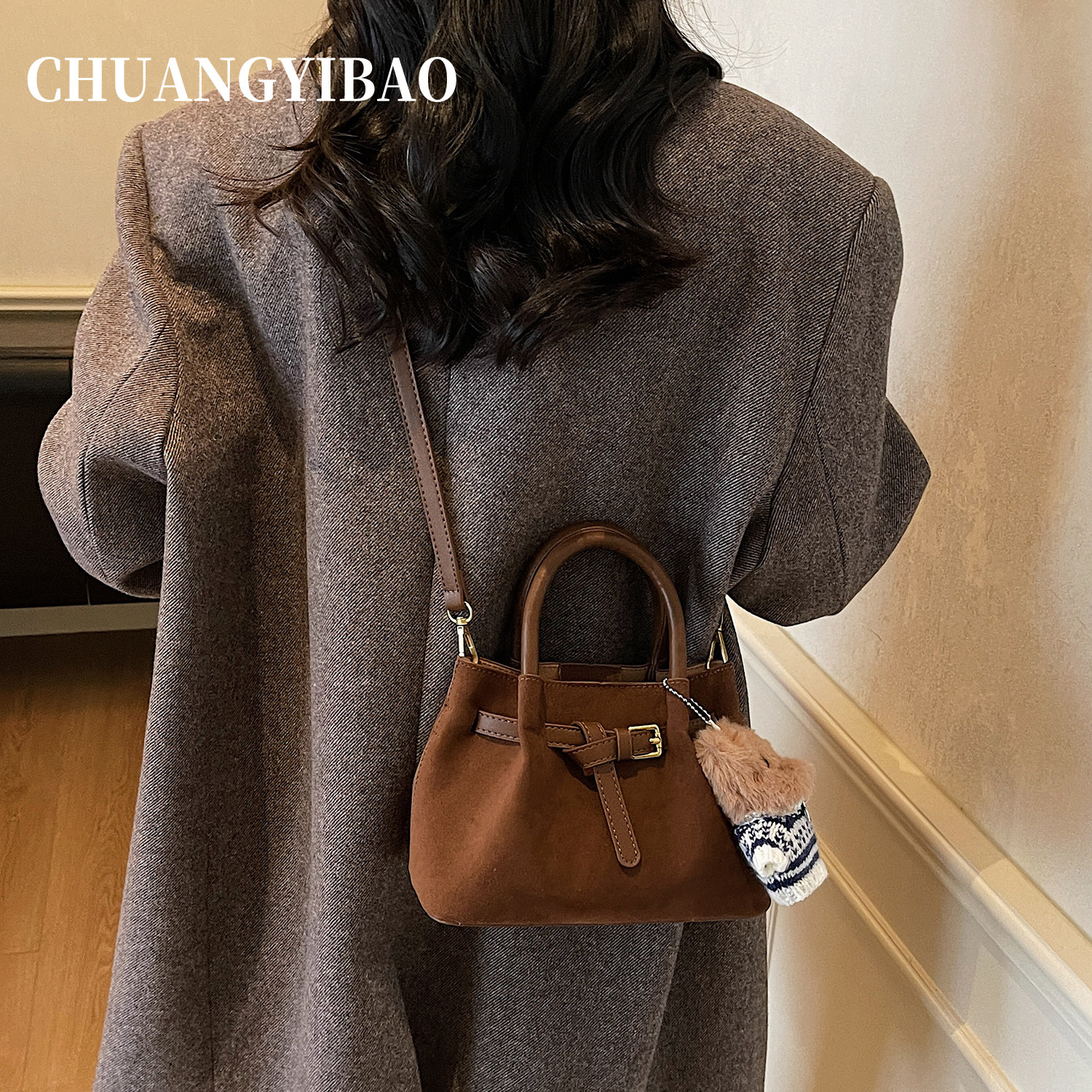 超火棕色水桶手提小拎包包女2025新款秋冬季轻奢小众高级感斜挎包,淘宝优惠券,粉丝福利购,淘宝优惠卷