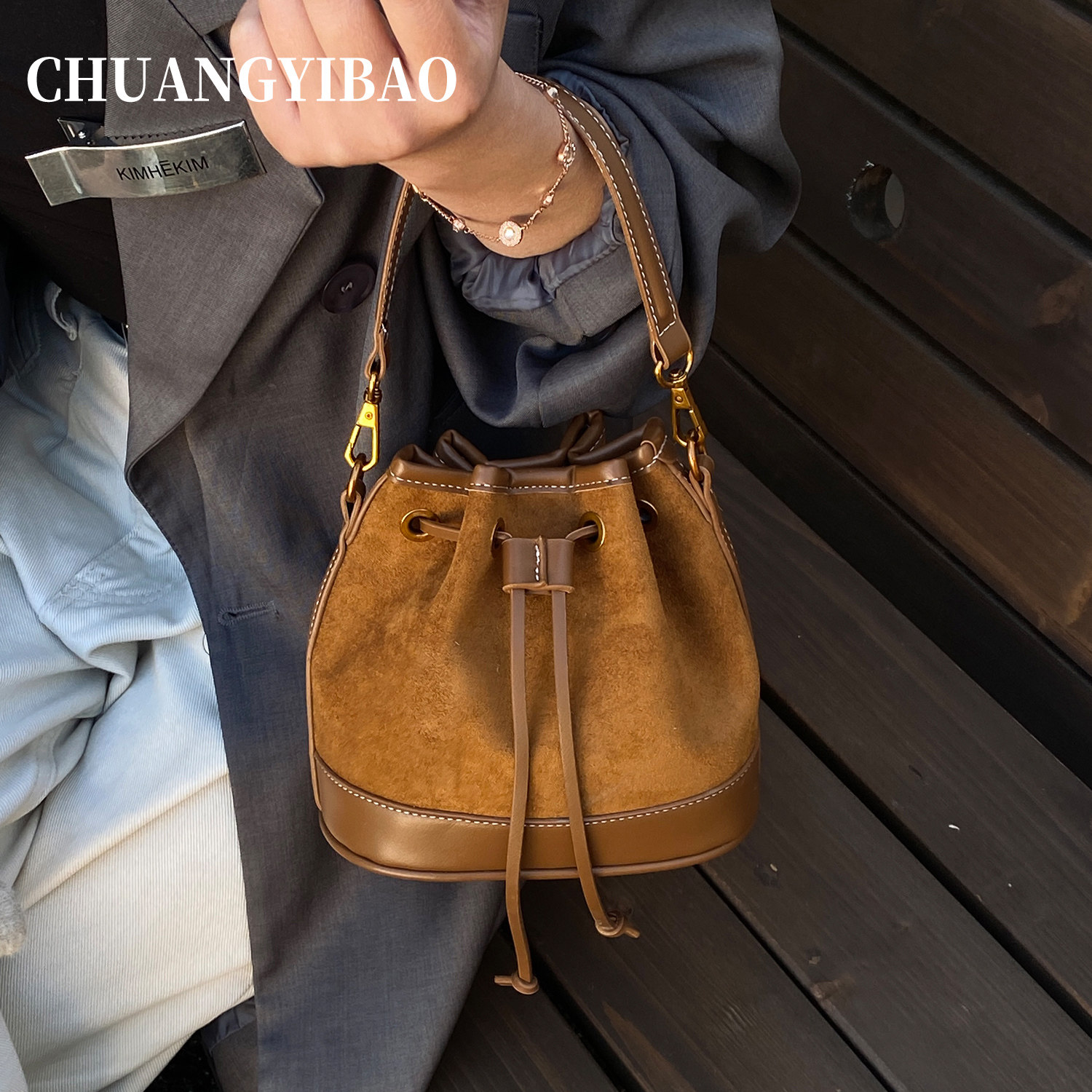 复古抽绳水桶包包女士2025新款秋冬高级感轻奢小众设计斜挎手提包,淘宝优惠券,粉丝福利购,淘宝优惠卷