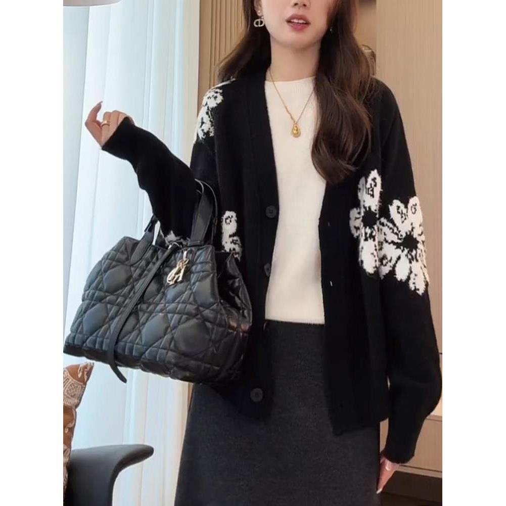 JOYIASS2025新款黑色v领毛衣开衫外套女装春秋季慵懒刺绣花朵针织 - 图1