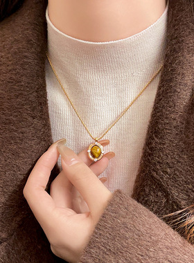 2025年新款虎眼石吊坠美拉德项链配饰女复古毛衣链轻奢高级