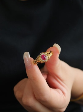 法式复古红宝石戒指女轻奢小众设计感高级食指戒黄铜镀真金蓝宝石