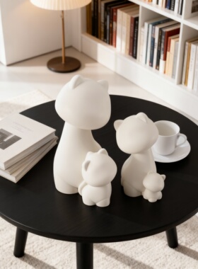 白色猫咪一家三口陶瓷摆件