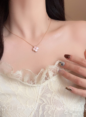 FANXU VC家圣诞限定淡粉色贝母手链镀18K玫瑰金四叶草项链