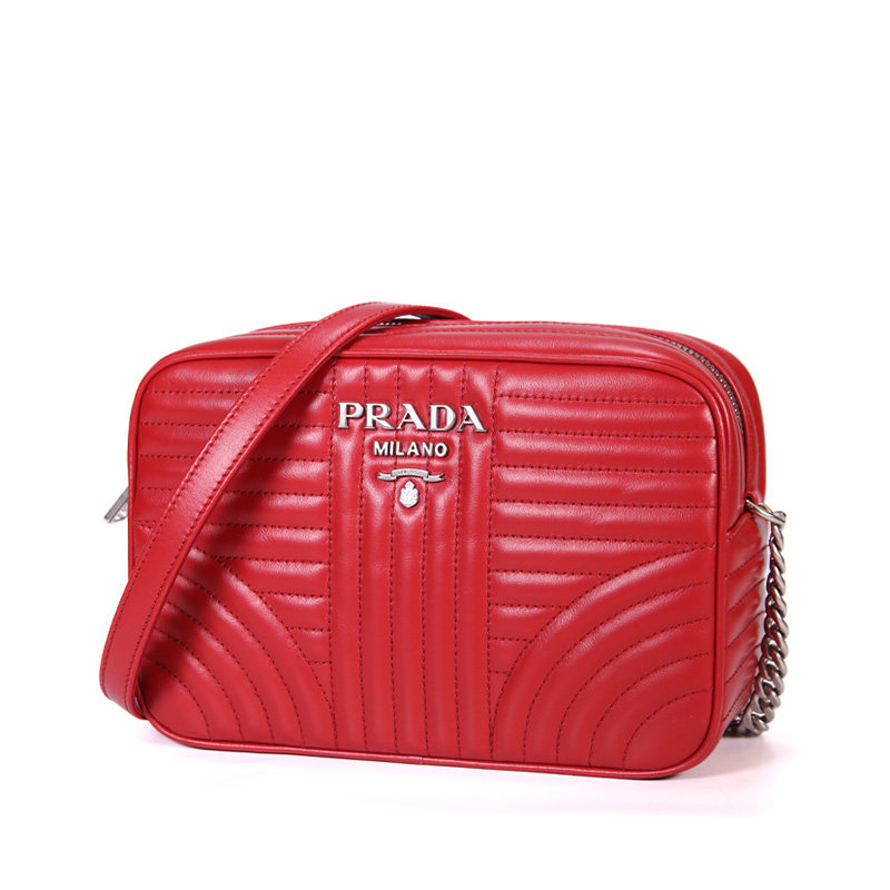 prada新款女士绗缝牛皮链条相机包 BAC海外女士包袋