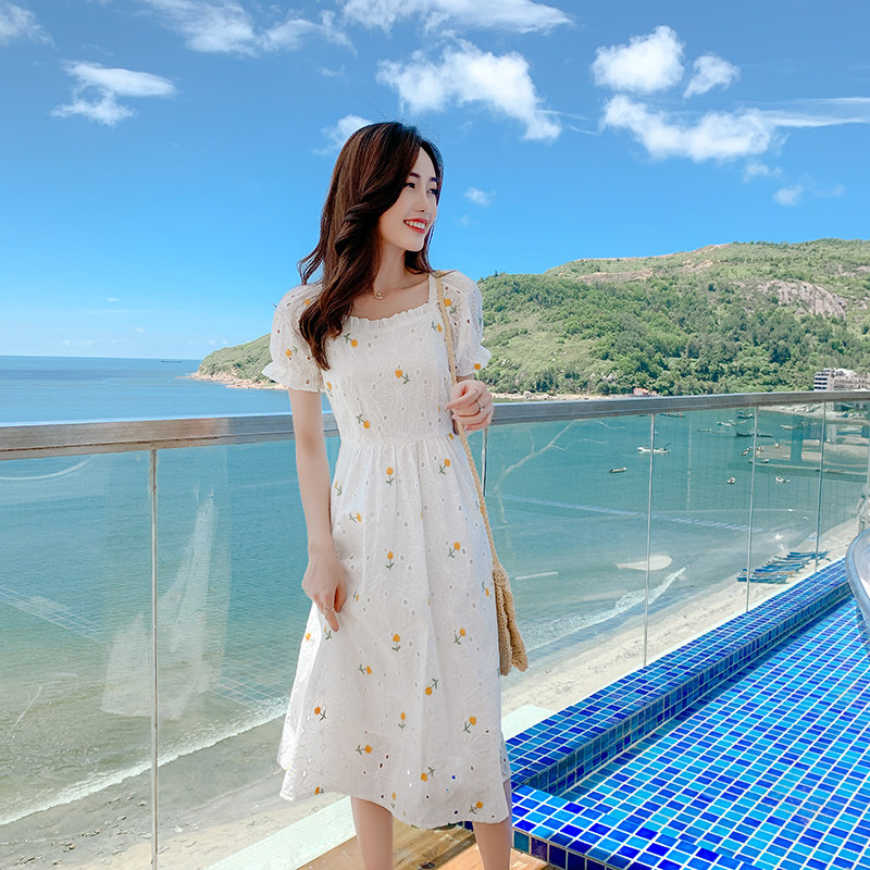 小雏菊碎花一字肩2020夏季连衣裙 艾郡芬连衣裙