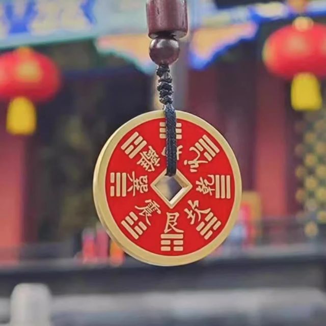 The pendant can be hung with keys and can be carried with you. The mountain ghost spends money retro.